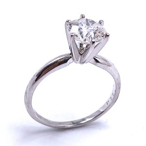 Round Diamond Engagement Ring
