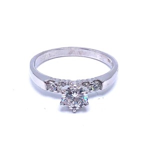 Round Diamond Engagement Ring