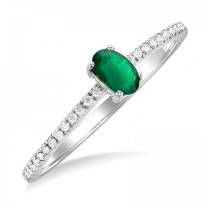 Emerald And Diamond  Ring