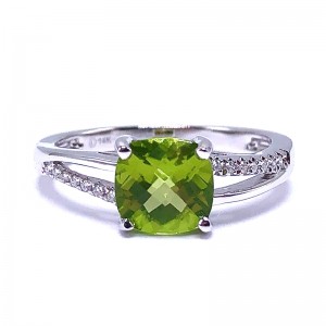 Peridot & Diamond Ring