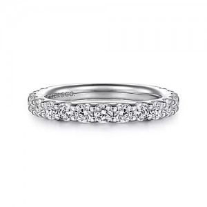Shared Prong Diamond Wedding Band