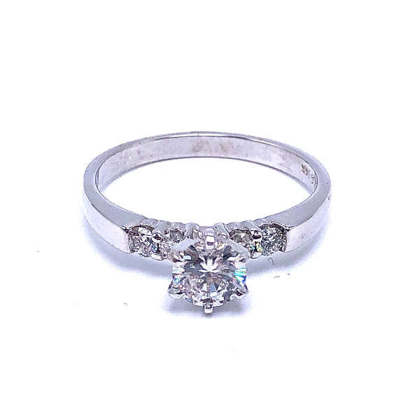 Round Diamond Engagement Ring