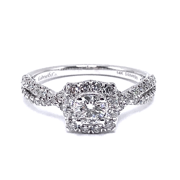 Round Diamond Engagement Ring