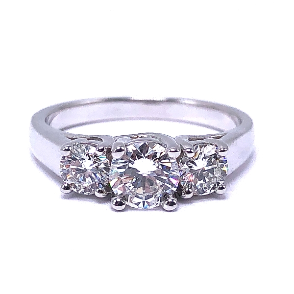 Round Diamond Engagement Ring