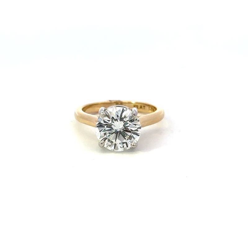 Round Diamond Engagement Ring