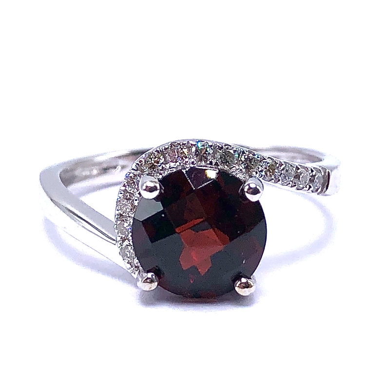 Garnet & Diamond Ring