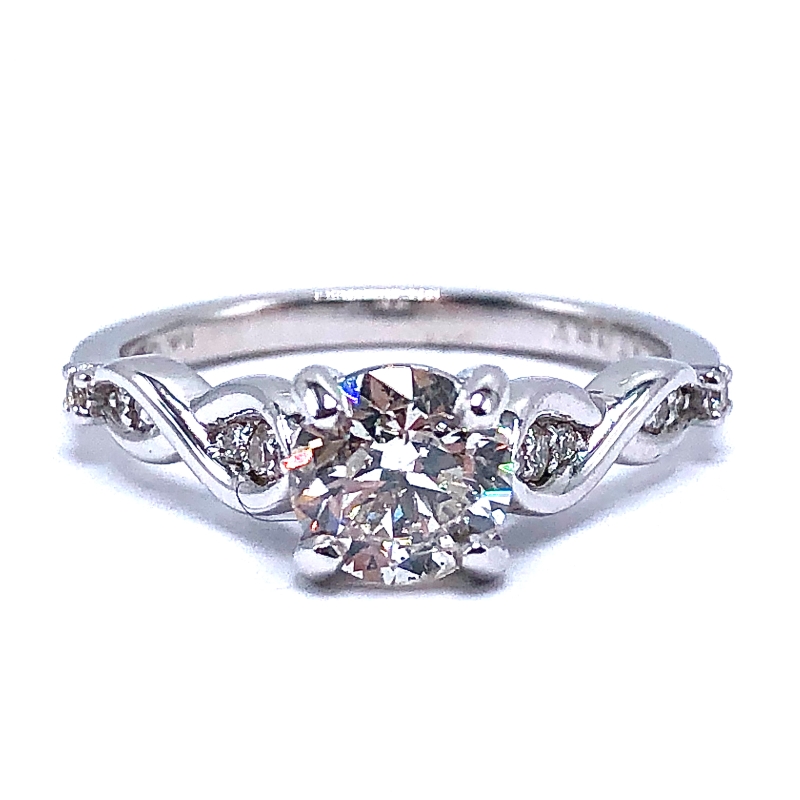 Round Diamond Engagement Ring